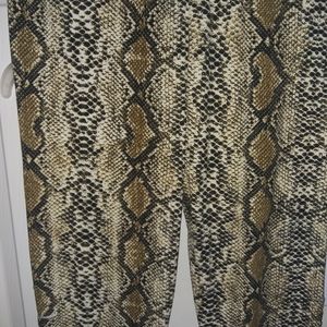 Snakeskin print leggings